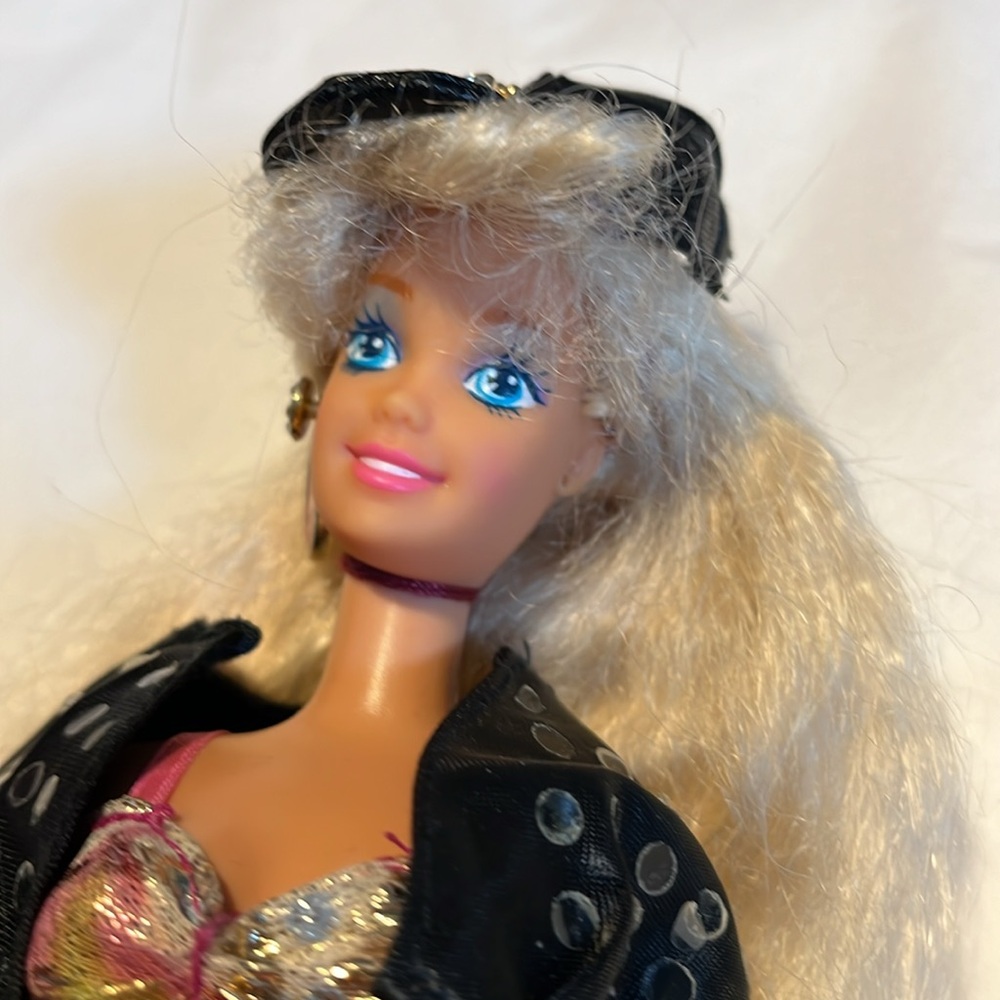 Rappin Rockin Barbie 1991 - Picture 6 of 9